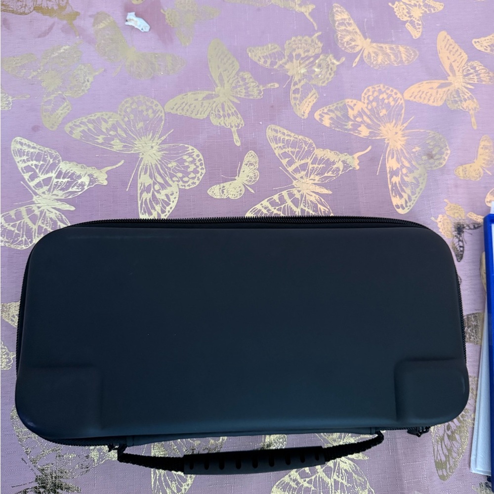 NWOT nintendo switch 2 travel case and screen protectors - Picture 4 of 4